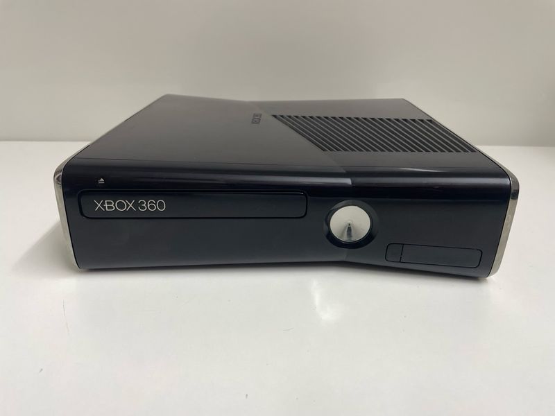 Xbox 360 Slim afbeelding 2