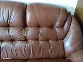 Sofá de piel auténtica marrón