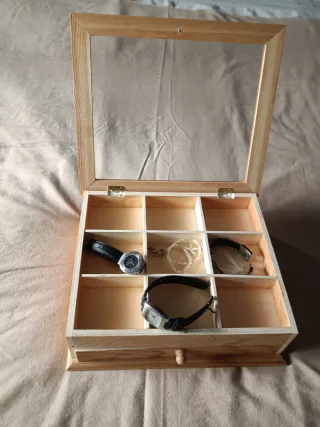 Joyero de madera con compartimentos