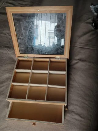 Joyero de madera con compartimentos