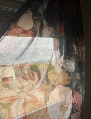 Cortinas transparentes con estampado floral