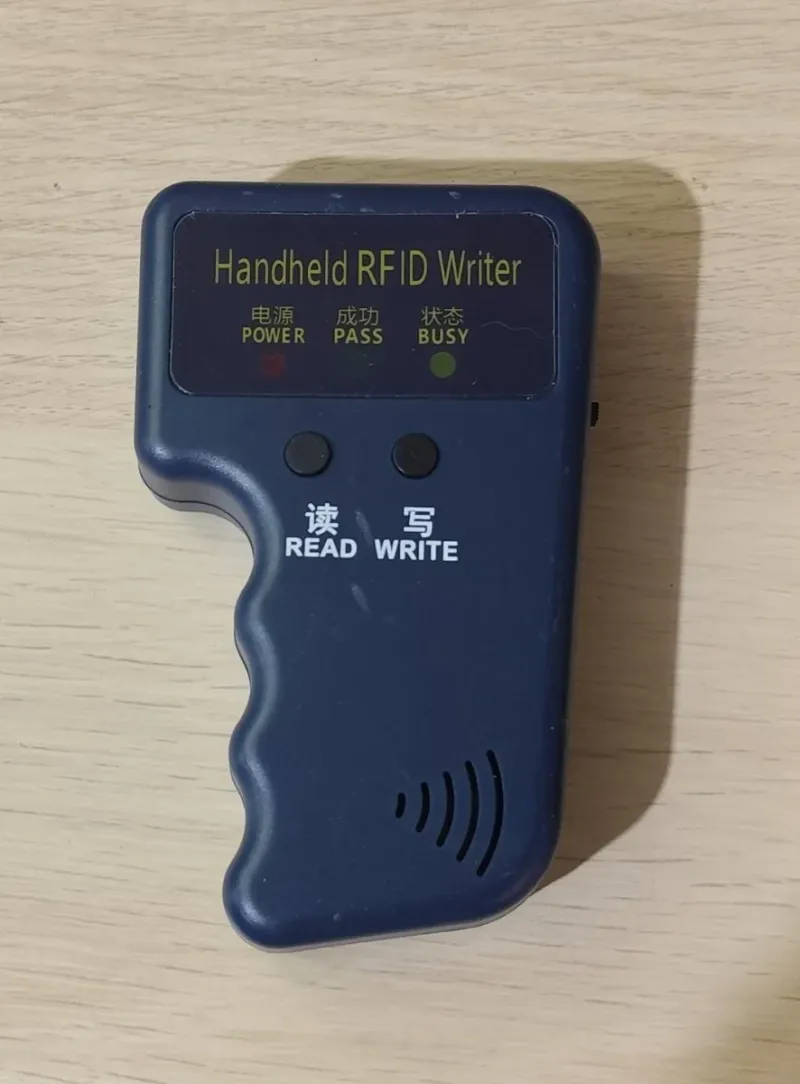 Copiador RFID Portátil + 10 Llaveros