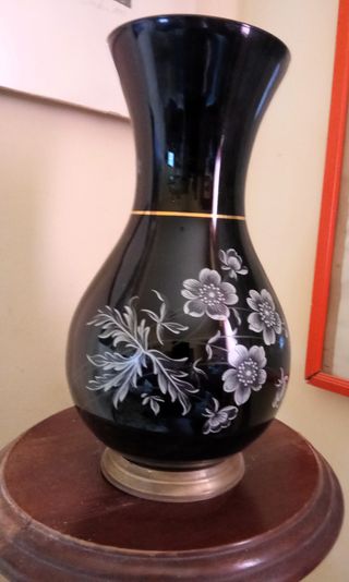 Vaso nero in porcellana smaltata