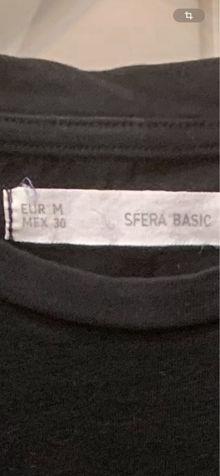 Camiseta Sfera negra con flor dorada