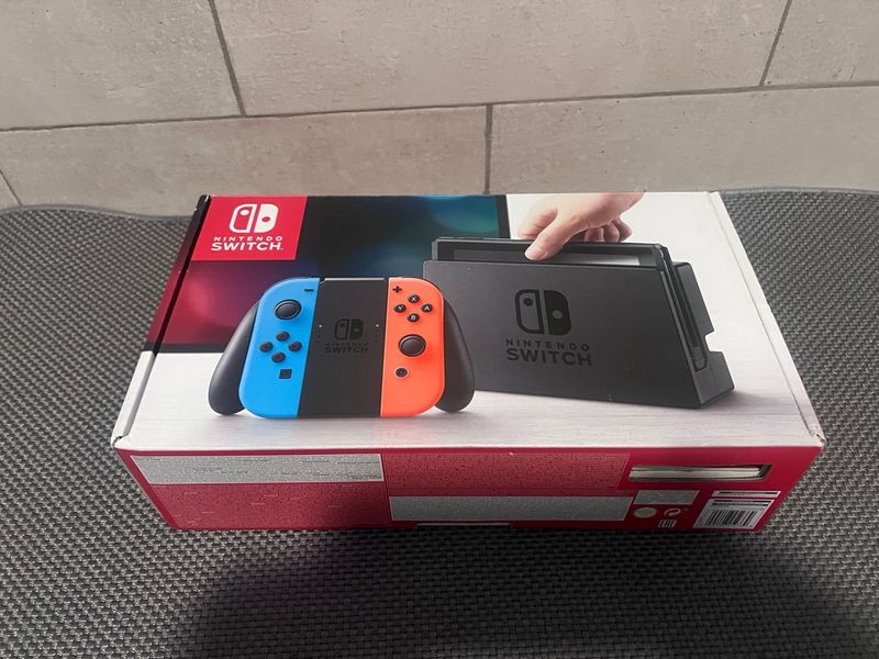 Nintendo Switch Azul y Naranja