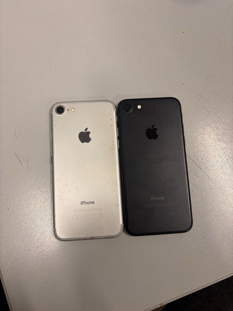 2 iPhones 8 (Apple) lucia afbeelding 2