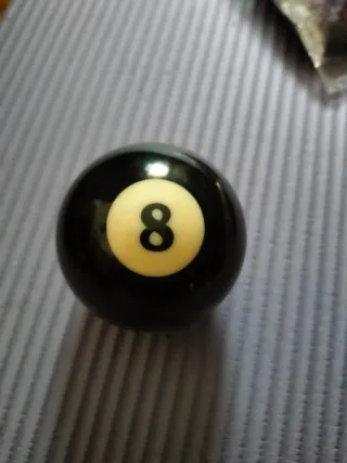 Bola de billar 8 negra.