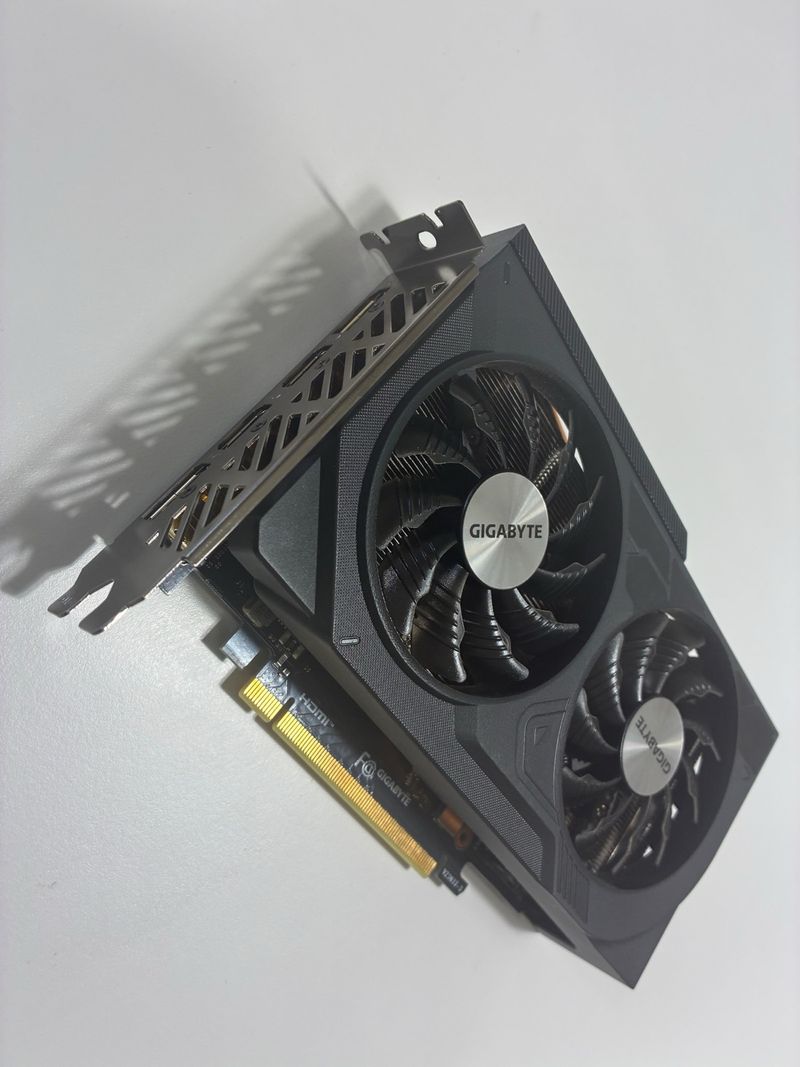 Tarjeta grafica Gigabyte RTX 4060 Windforce OC 8GB
