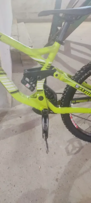 Bicicleta DH Commencal V3