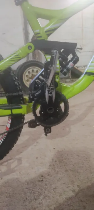 Bicicleta DH Commencal V3