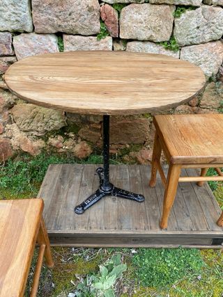 Mesa antigua redonda