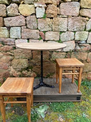 Mesa antigua redonda