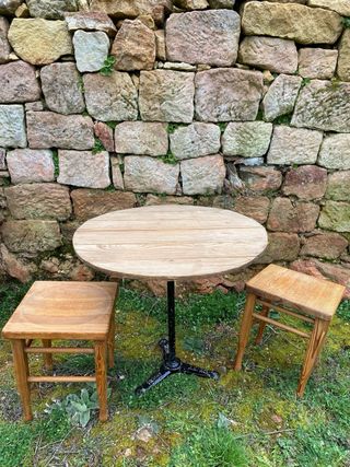 Mesa antigua redonda