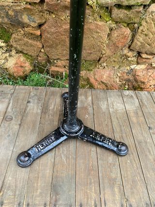 Mesa antigua redonda