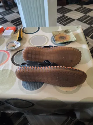 Chanclas de verano hombre negras y naranjas