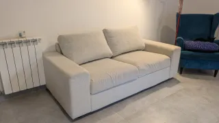 Sofá de 2 plazas beige seminuevo