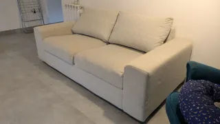 Sofá de 2 plazas beige seminuevo