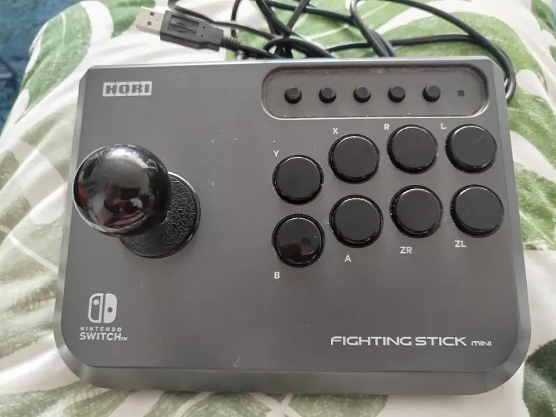 HORI Fighting Stick Mini para Nintendo Switch