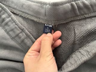 Pantalón chándal gris pierna ancha con bolsillos