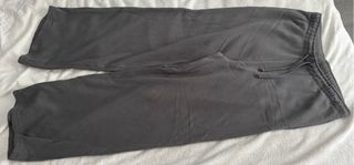 Pantalón chándal gris pierna ancha con bolsillos