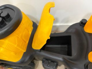 Correpasillos camión amarillo y negro