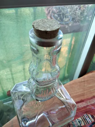 Botella antigua vintage con dispensador