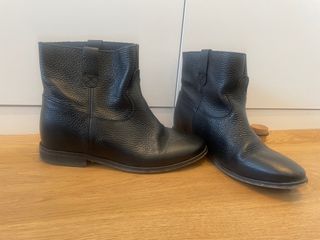 Botas piel negra caña ancha cuña interior 4 cm