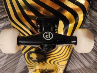 Monopatín Cartel Skate