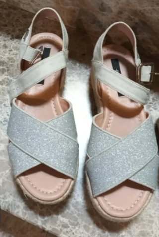Sandalias cuña plateadas