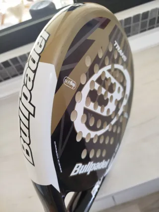 Pala de pádel Bullpadel