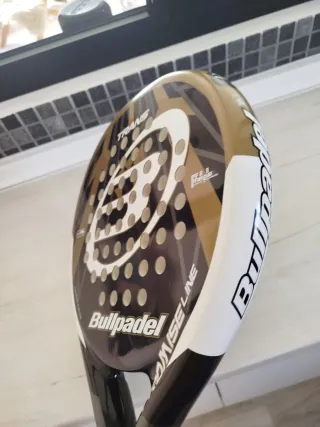 Pala de pádel Bullpadel