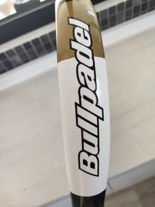 Pala de pádel Bullpadel