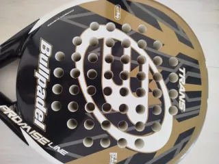 Pala de pádel Bullpadel