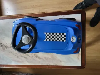 Correpasillos azul con volante y número 46