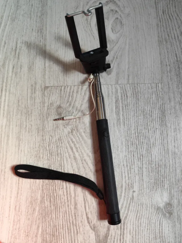 Palo selfie con cable
