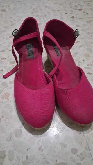 Traje de flamenca morado con volantes