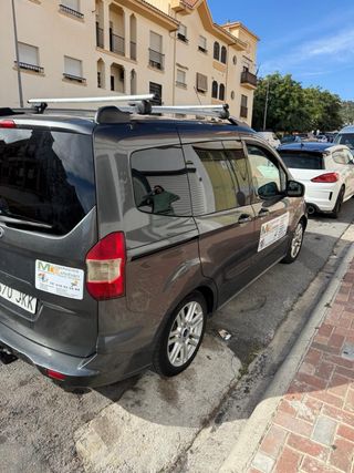 Ford E-Tourneo Courier 2015