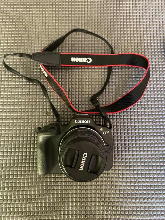 Cámara Canon EOS R50 ¡IMPOLUTA!