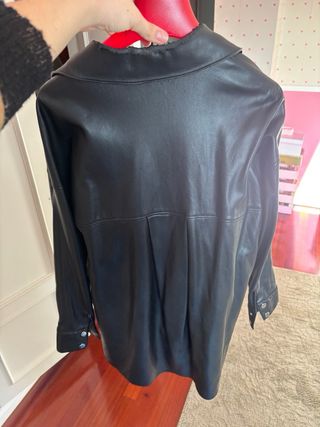 Sobrecamisa Polipiel Negra Zara Talla M