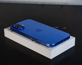 iPhone 16 128GB Azul