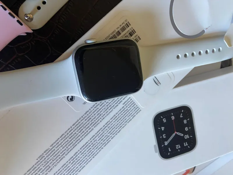 Apple Watch Blanco y Plateado afbeelding 2