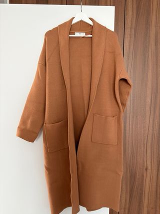 Abrigo largo marrón Zara