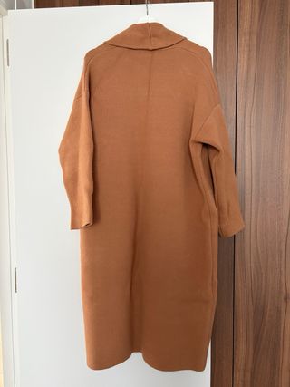 Abrigo largo marrón Zara