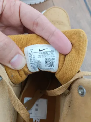 Zapatillas Nike Marrones y Blancas