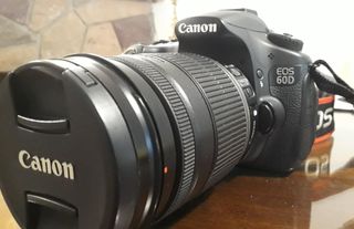 Canon EOS 60D + Lente 18-135mm IS