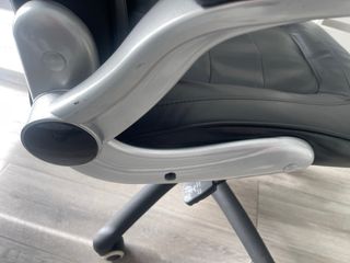 Silla de oficina ergonómica negra