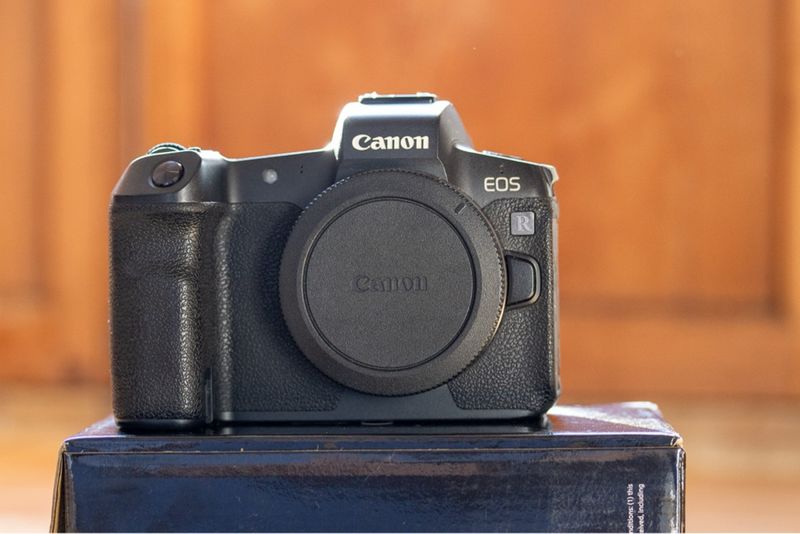 Canon EOS R
