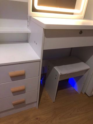 Tocador blanco con espejo LED