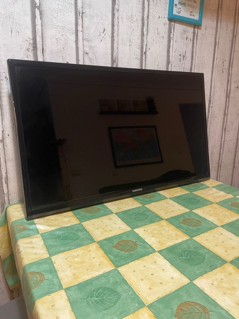 Televisor Samsung EU32EH4003W