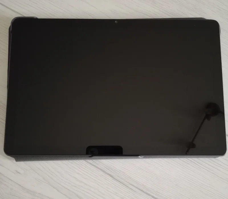 Tablet negro con funda gris afbeelding 2